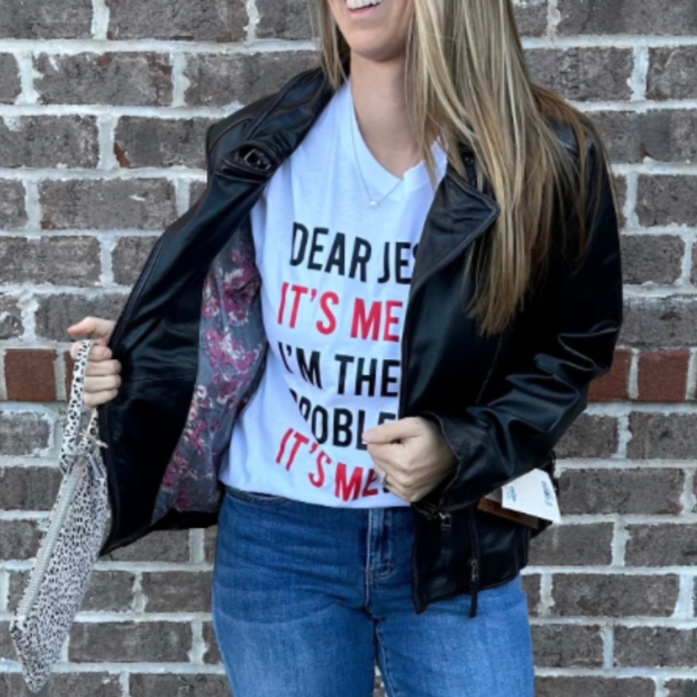 DEAR JESUS Its Me. Hi. I'm‎ the Problem. It's Me. Graphic Tee Size Small or XLg